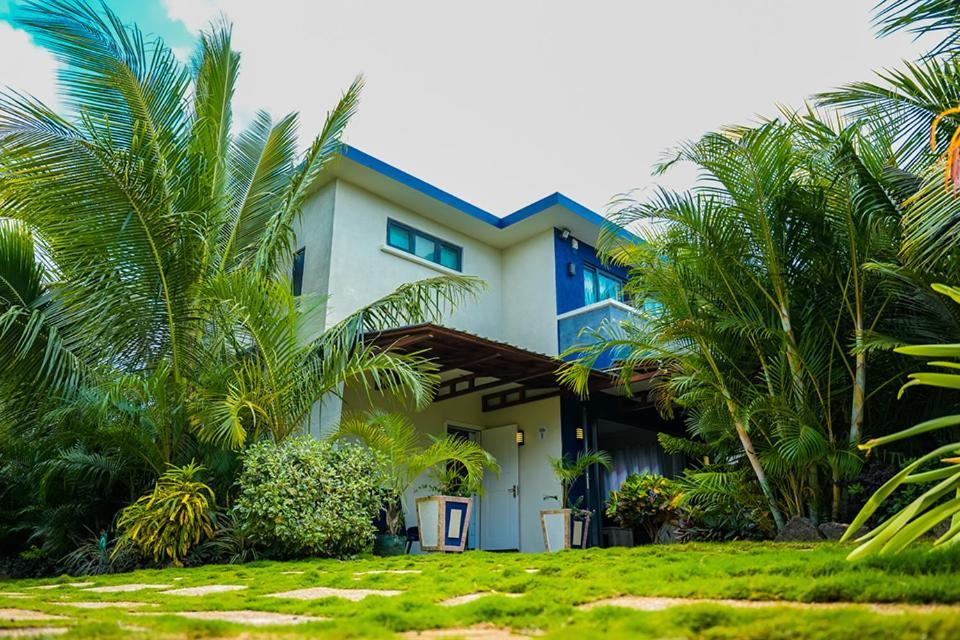 Preety Blue Grand Bay
